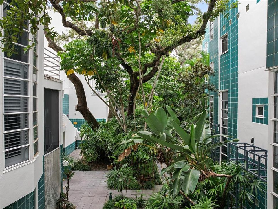 For Sale: $434,900 (2 beds, 2 baths, 1296 Square Feet)