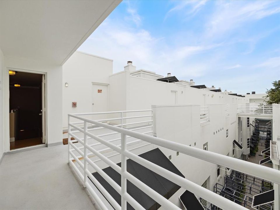 For Sale: $434,900 (2 beds, 2 baths, 1296 Square Feet)