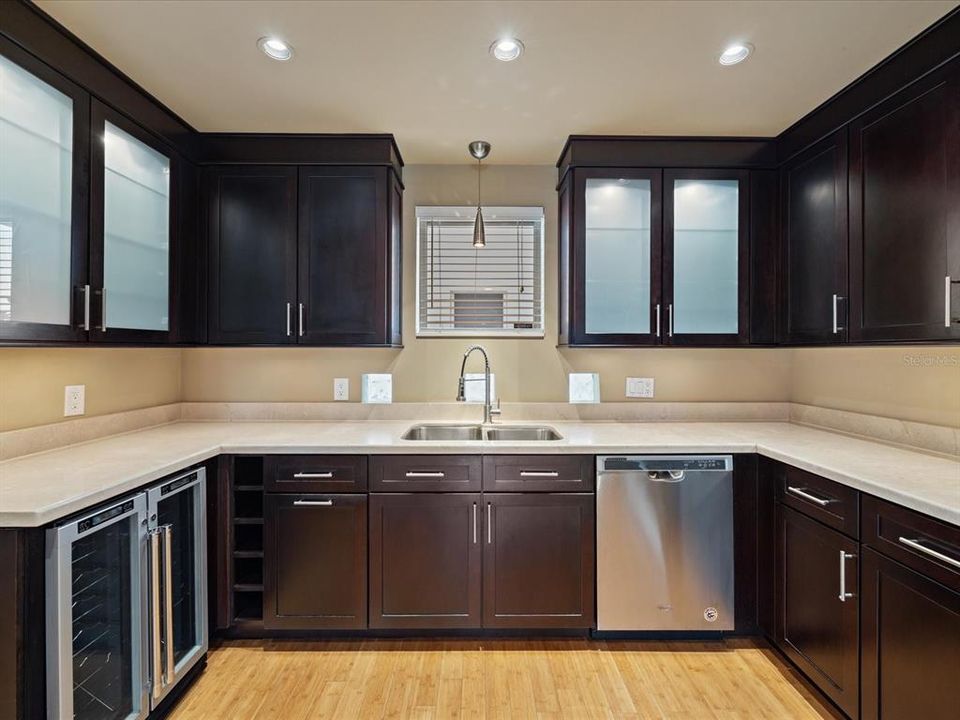 For Sale: $434,900 (2 beds, 2 baths, 1296 Square Feet)