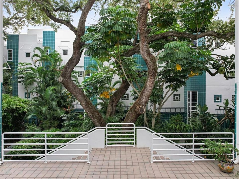 For Sale: $434,900 (2 beds, 2 baths, 1296 Square Feet)
