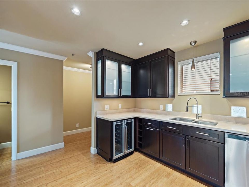 For Sale: $434,900 (2 beds, 2 baths, 1296 Square Feet)