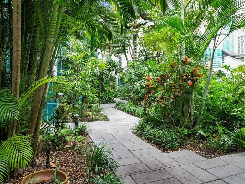 For Sale: $434,900 (2 beds, 2 baths, 1296 Square Feet)