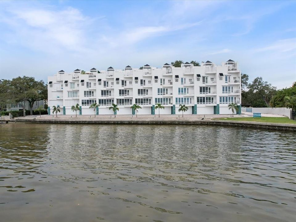 For Sale: $434,900 (2 beds, 2 baths, 1296 Square Feet)