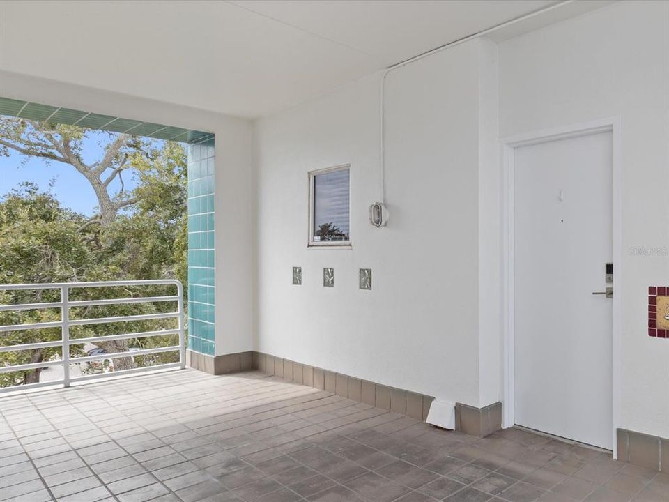 For Sale: $434,900 (2 beds, 2 baths, 1296 Square Feet)