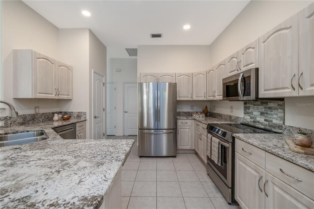 For Sale: $525,000 (3 beds, 2 baths, 2218 Square Feet)