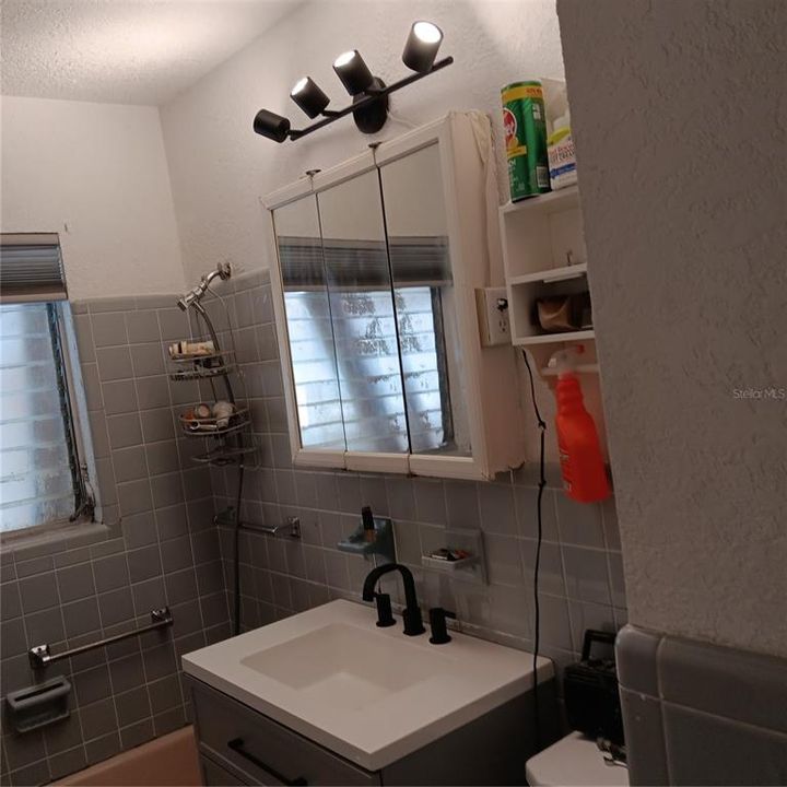 En Renta: $1,800 (3 camas, 1 baños, 1200 Pies cuadrados)