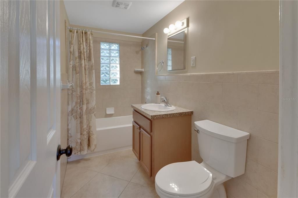 For Sale: $249,900 (2 beds, 1 baths, 908 Square Feet)