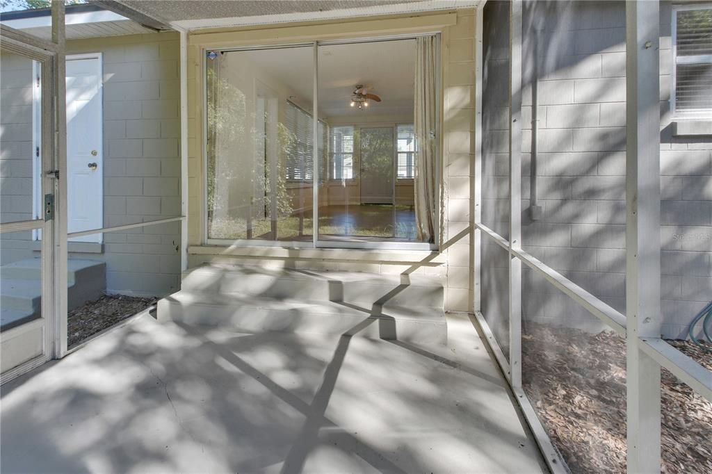 For Sale: $249,900 (2 beds, 1 baths, 908 Square Feet)