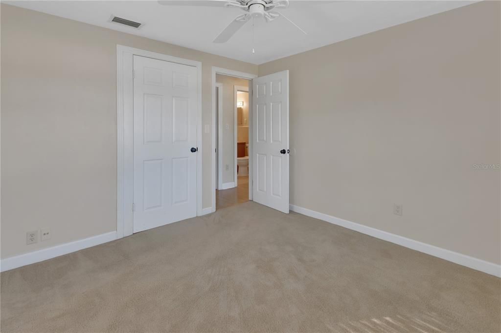 For Sale: $249,900 (2 beds, 1 baths, 908 Square Feet)