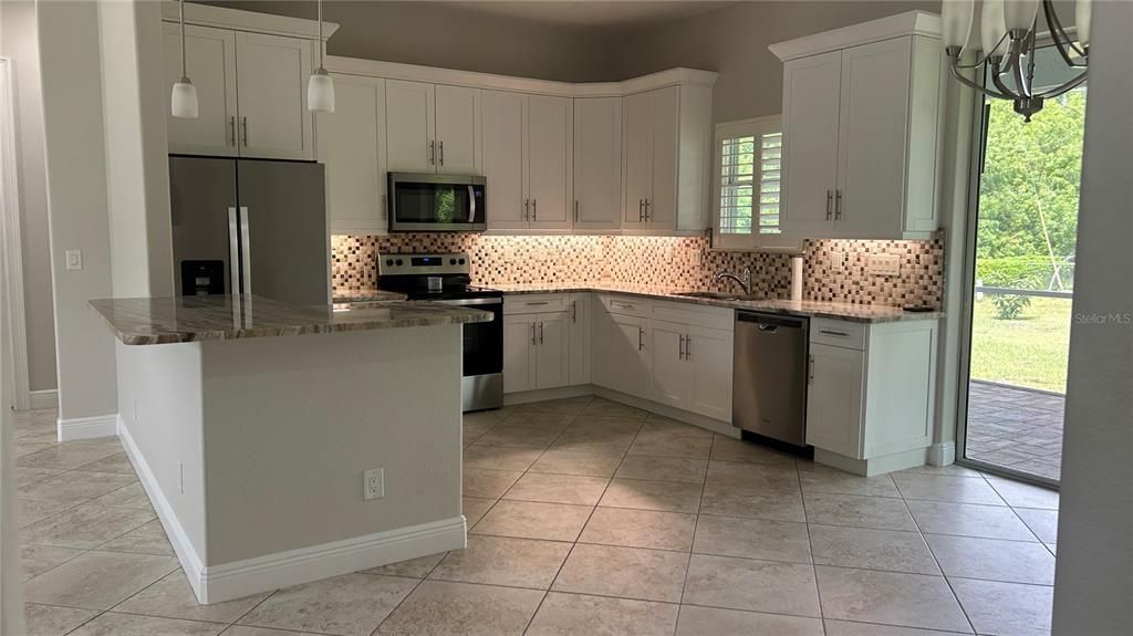 For Sale: $309,900 (3 beds, 2 baths, 1389 Square Feet)