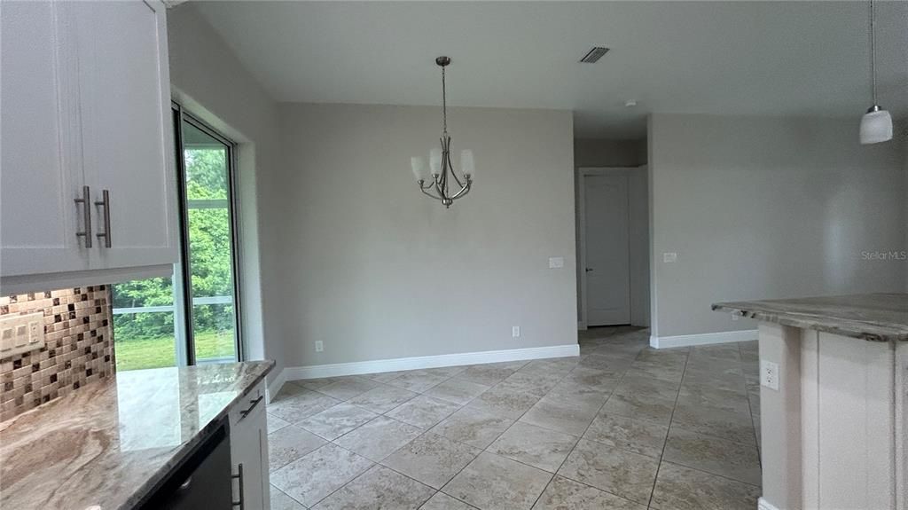 For Sale: $309,900 (3 beds, 2 baths, 1389 Square Feet)