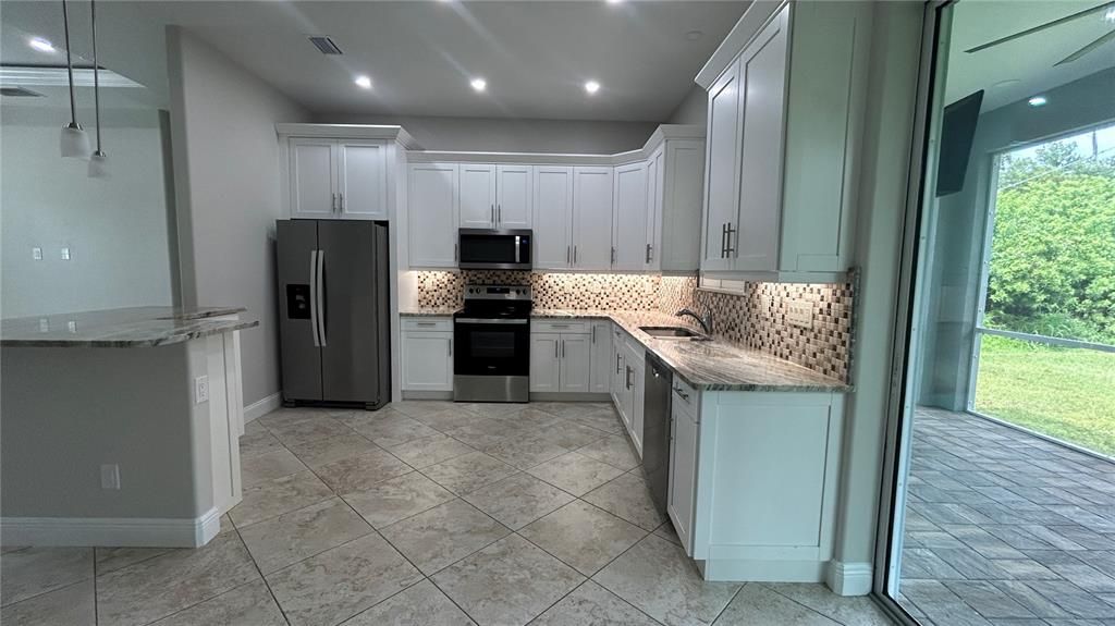 For Sale: $309,900 (3 beds, 2 baths, 1389 Square Feet)