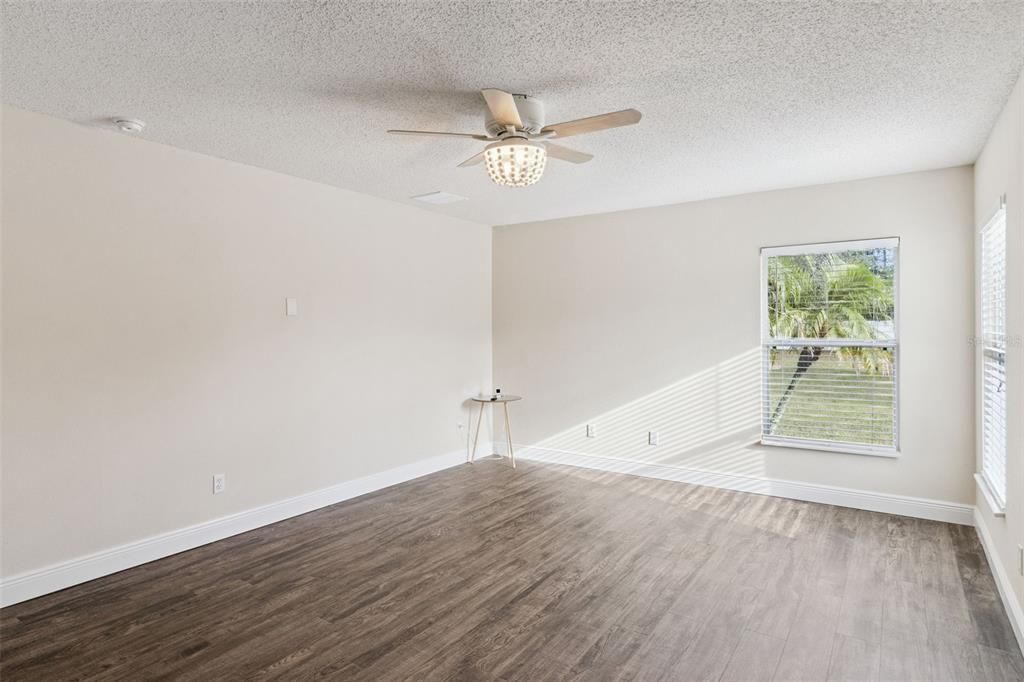 For Sale: $300,000 (3 beds, 2 baths, 1799 Square Feet)