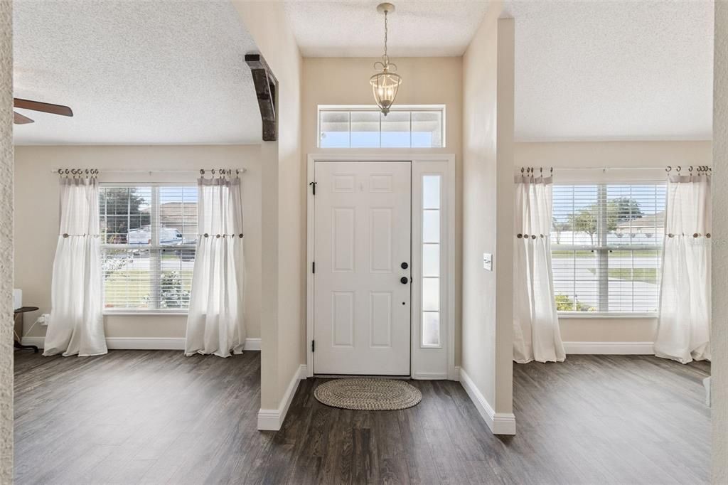 For Sale: $300,000 (3 beds, 2 baths, 1799 Square Feet)
