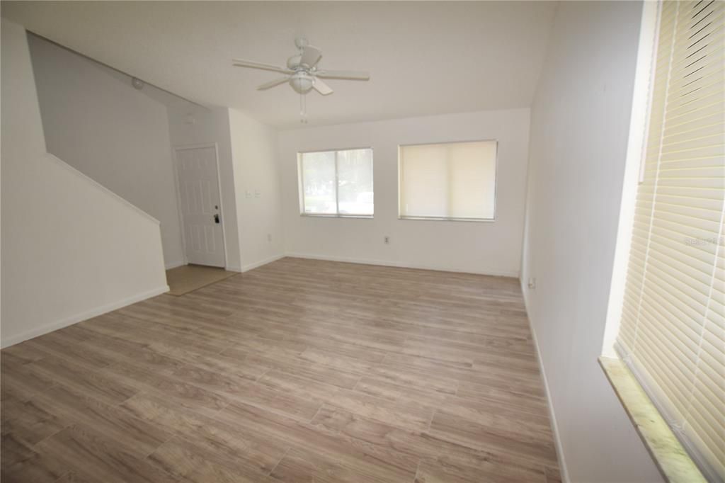 В аренду: $1,595 (2 спален, 2 ванн, 1322 Квадратных фут)
