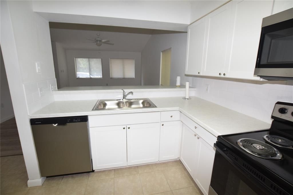 В аренду: $1,595 (2 спален, 2 ванн, 1322 Квадратных фут)
