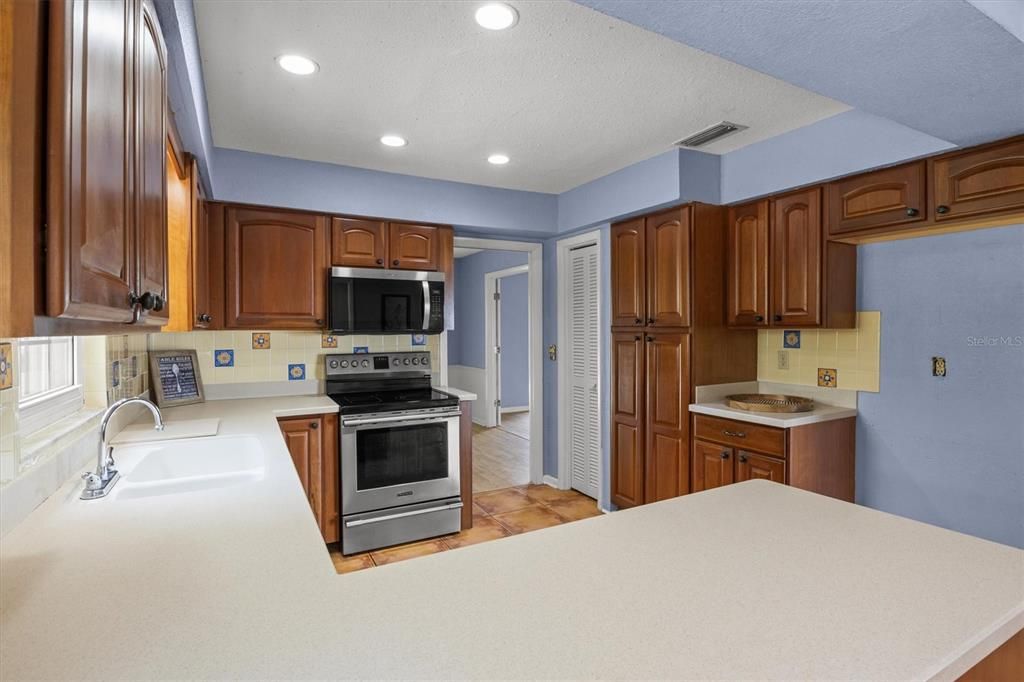 For Sale: $425,000 (4 beds, 2 baths, 2280 Square Feet)