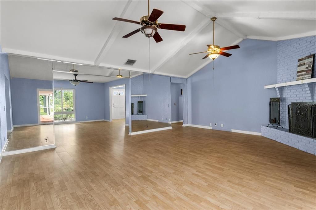 For Sale: $425,000 (4 beds, 2 baths, 2280 Square Feet)