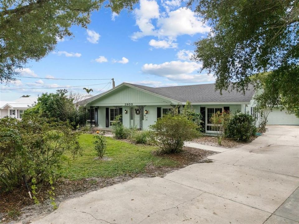 For Sale: $425,000 (4 beds, 2 baths, 2280 Square Feet)
