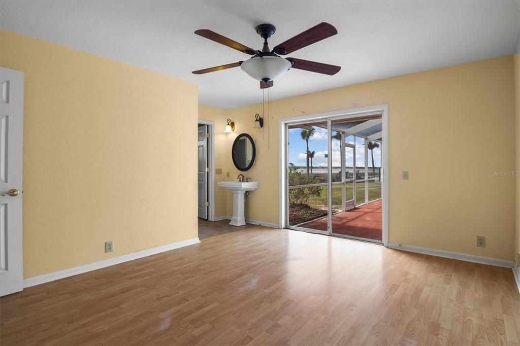 For Sale: $425,000 (4 beds, 2 baths, 2280 Square Feet)