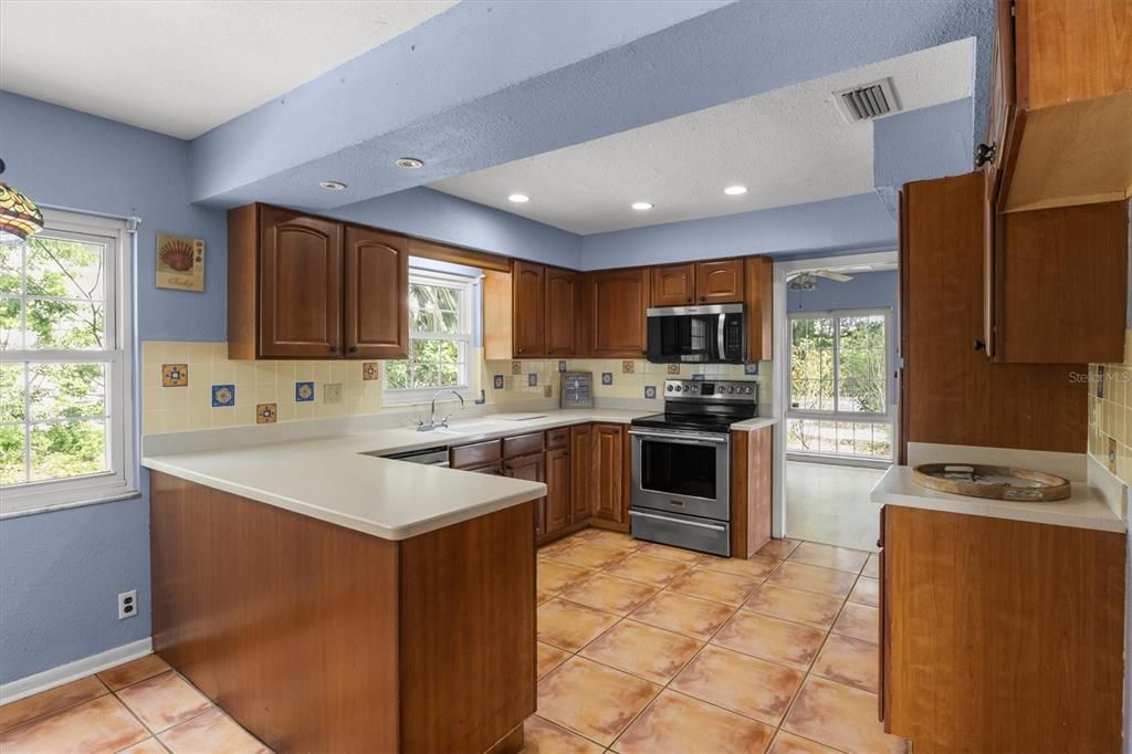 For Sale: $425,000 (4 beds, 2 baths, 2280 Square Feet)