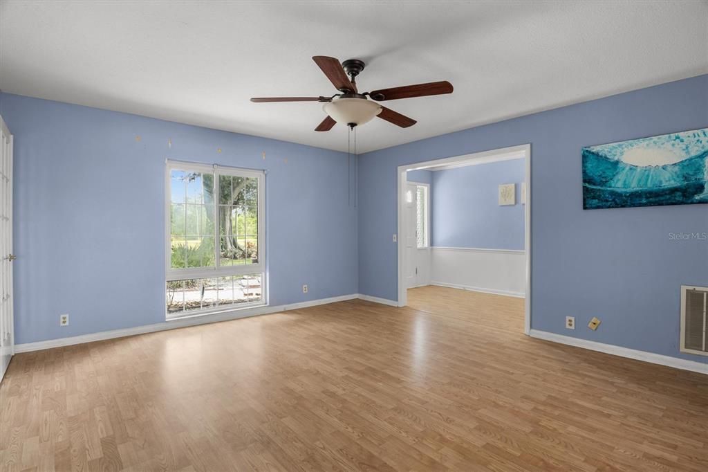 For Sale: $425,000 (4 beds, 2 baths, 2280 Square Feet)
