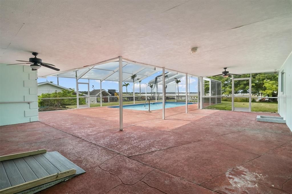 For Sale: $425,000 (4 beds, 2 baths, 2280 Square Feet)