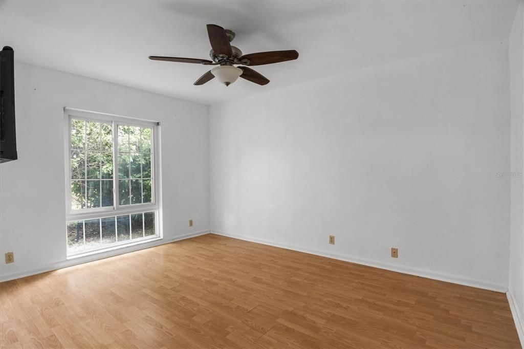 For Sale: $425,000 (4 beds, 2 baths, 2280 Square Feet)