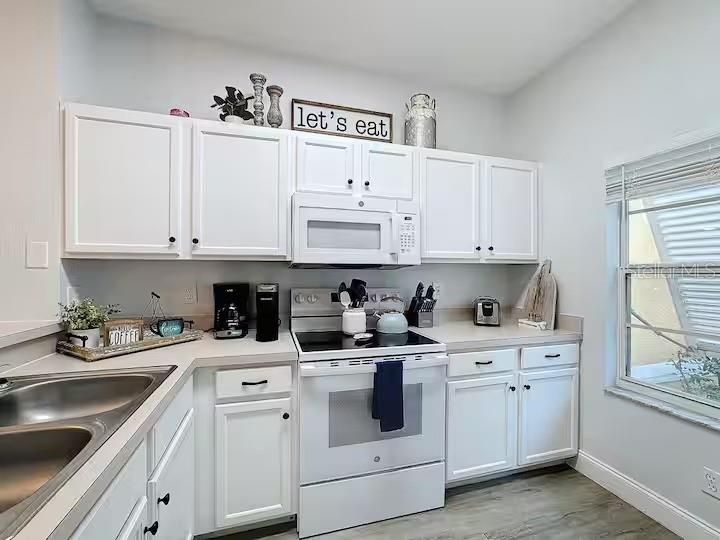 For Rent: $3,100 (3 beds, 2 baths, 1291 Square Feet)