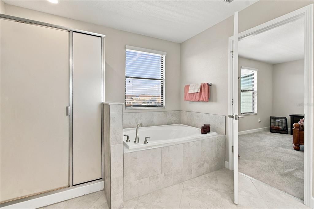 En Venta: $514,900 (4 camas, 2 baños, 2947 Pies cuadrados)