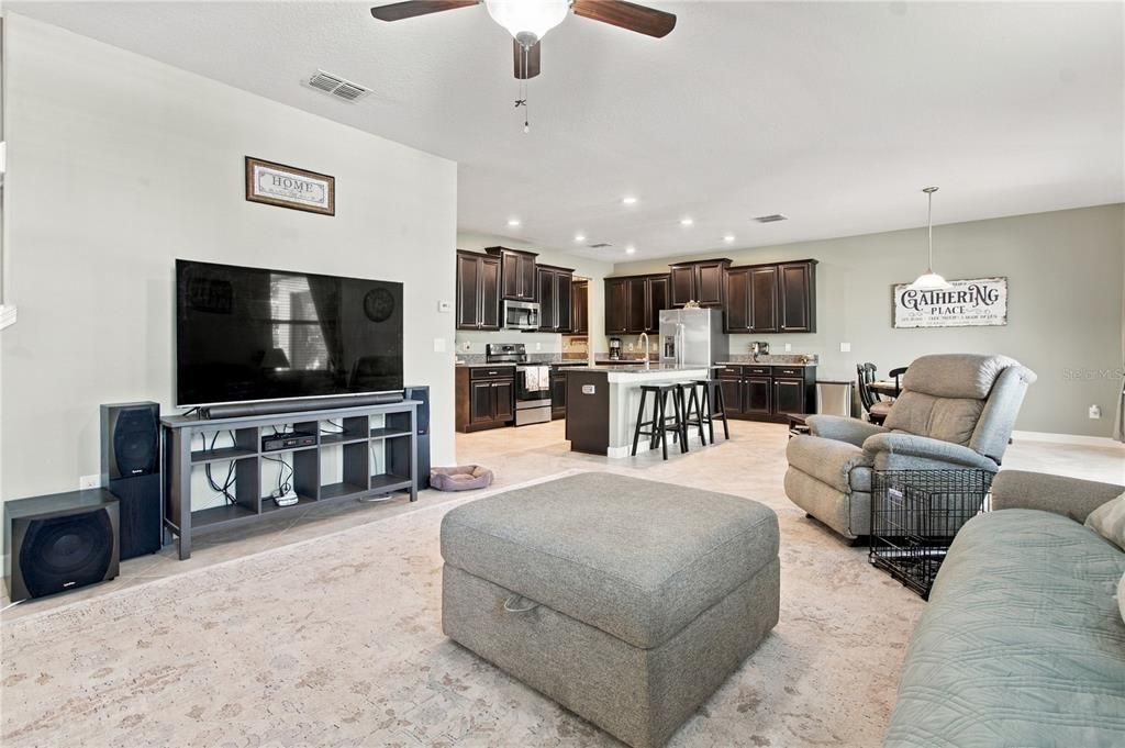 En Venta: $514,900 (4 camas, 2 baños, 2947 Pies cuadrados)