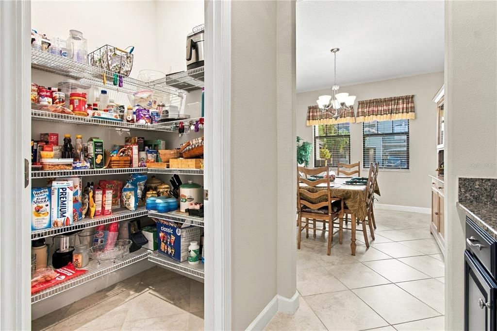 En Venta: $514,900 (4 camas, 2 baños, 2947 Pies cuadrados)