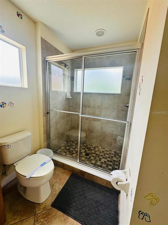 For Sale: $550,000 (6 beds, 5 baths, 3512 Square Feet)