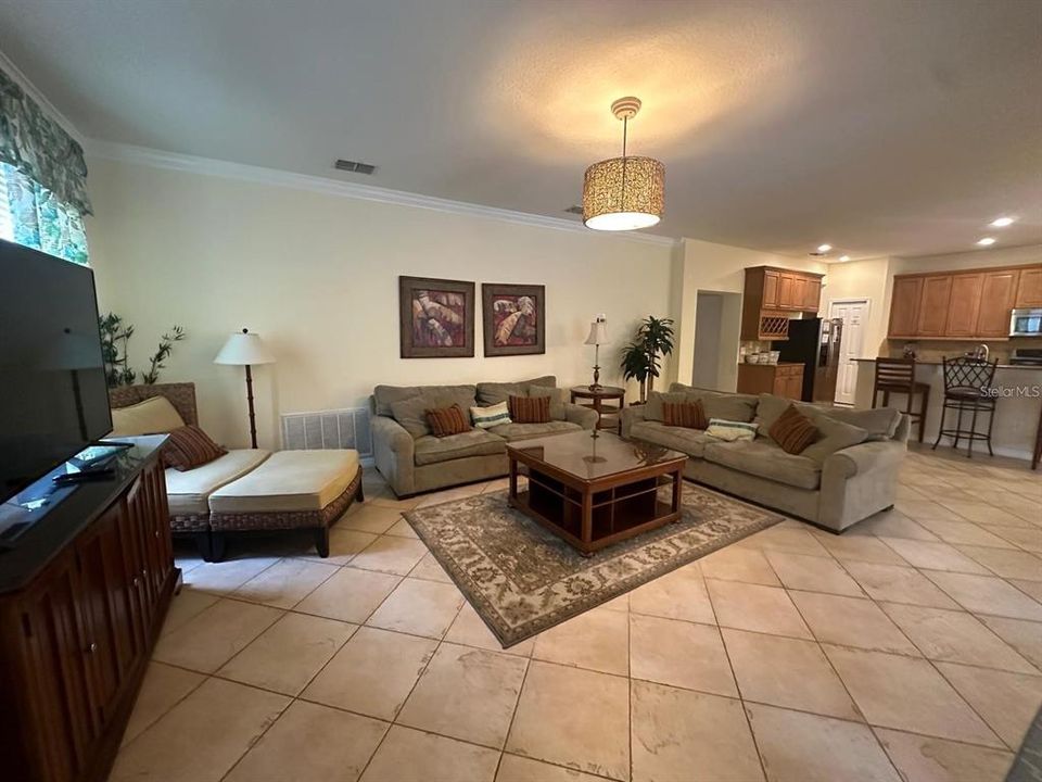 For Sale: $550,000 (6 beds, 5 baths, 3512 Square Feet)