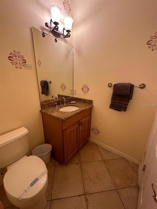 For Sale: $550,000 (6 beds, 5 baths, 3512 Square Feet)