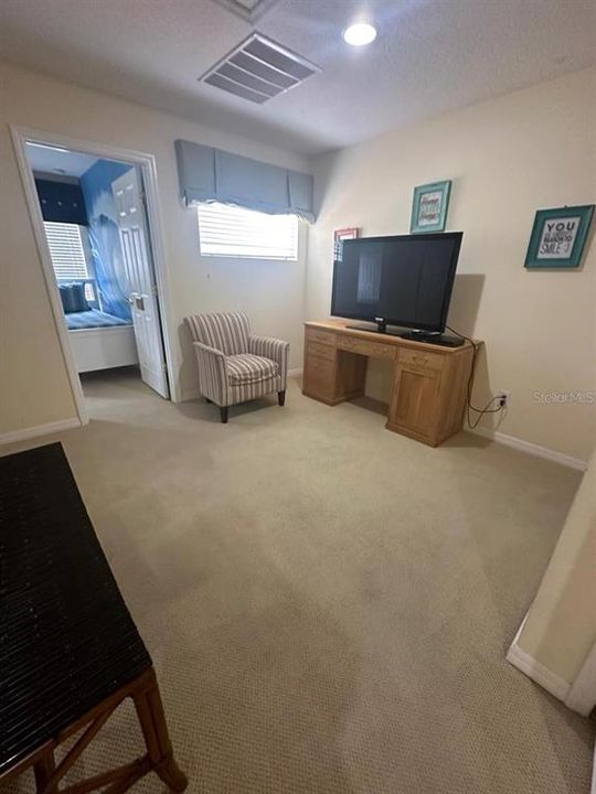For Sale: $550,000 (6 beds, 5 baths, 3512 Square Feet)