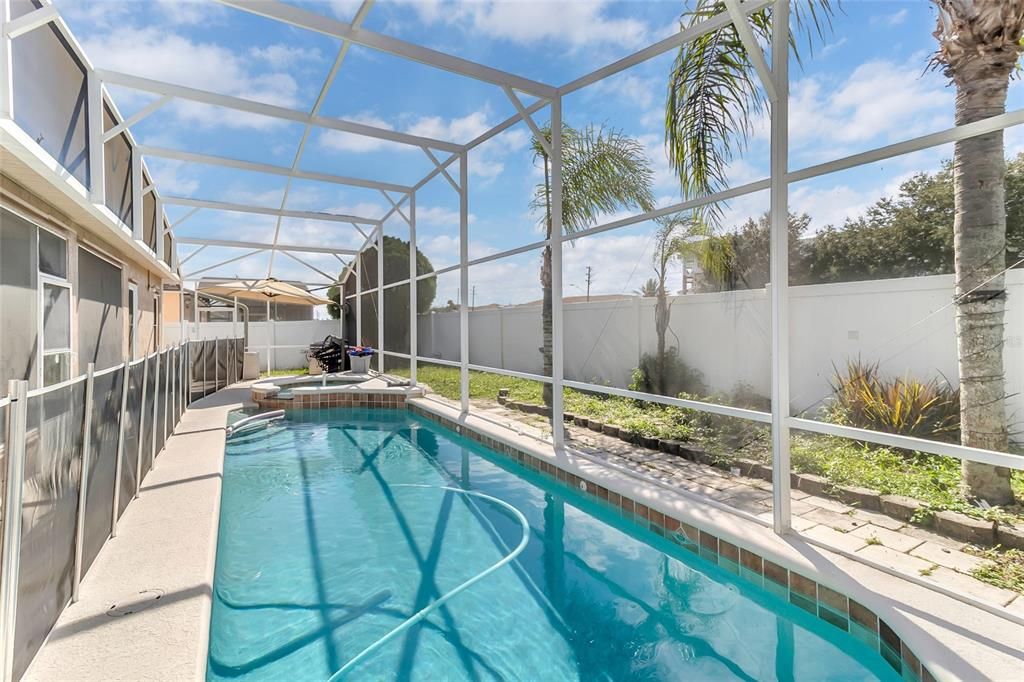 Active With Contract: $375,000 (4 beds, 3 baths, 2384 Square Feet)