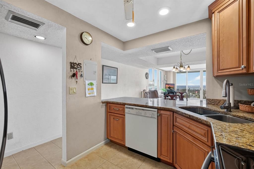 For Sale: $299,000 (2 beds, 2 baths, 1150 Square Feet)