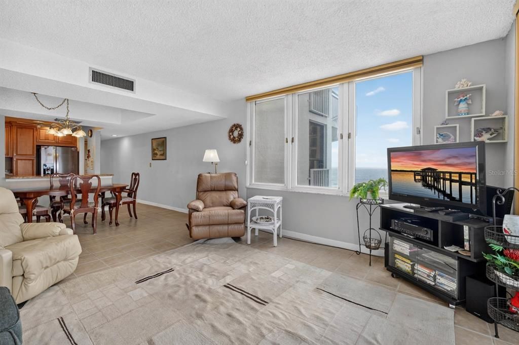 For Sale: $299,000 (2 beds, 2 baths, 1150 Square Feet)