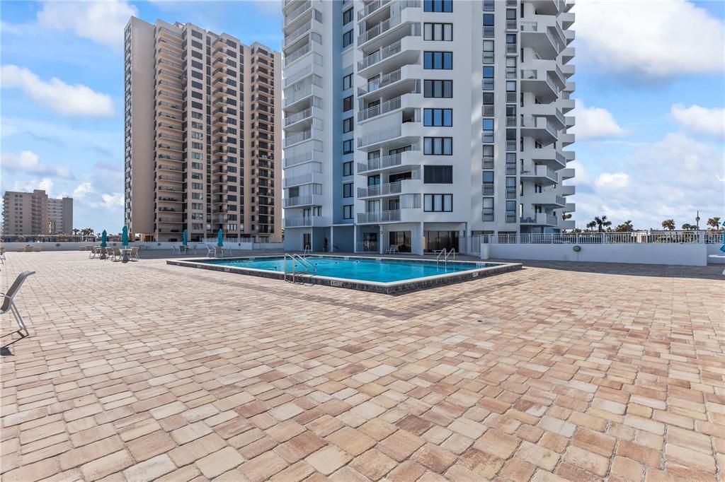 For Sale: $299,000 (2 beds, 2 baths, 1150 Square Feet)