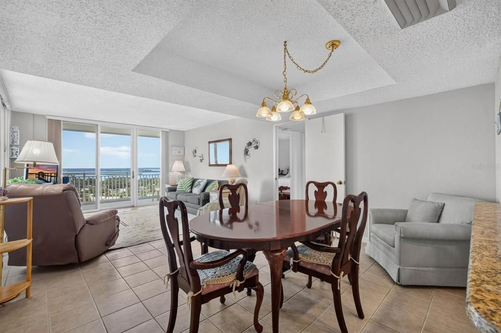 For Sale: $299,000 (2 beds, 2 baths, 1150 Square Feet)
