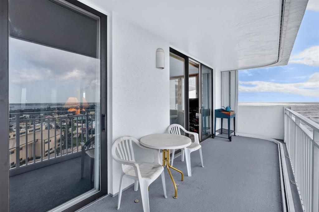 For Sale: $299,000 (2 beds, 2 baths, 1150 Square Feet)
