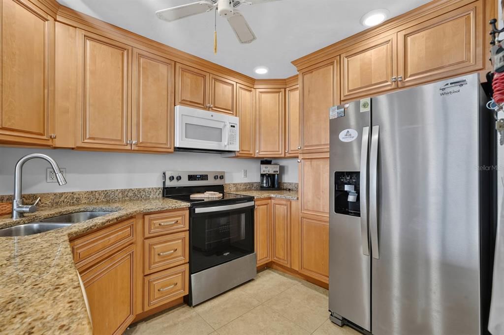 For Sale: $299,000 (2 beds, 2 baths, 1150 Square Feet)