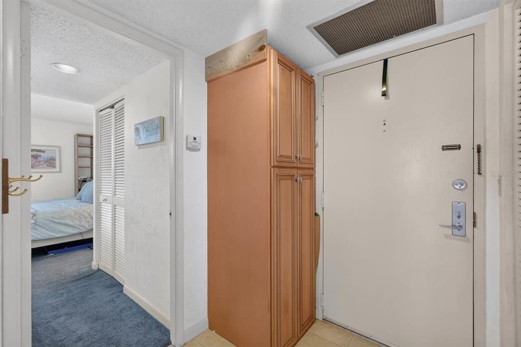 For Sale: $299,000 (2 beds, 2 baths, 1150 Square Feet)