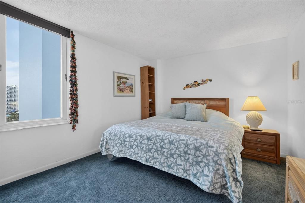 For Sale: $299,000 (2 beds, 2 baths, 1150 Square Feet)