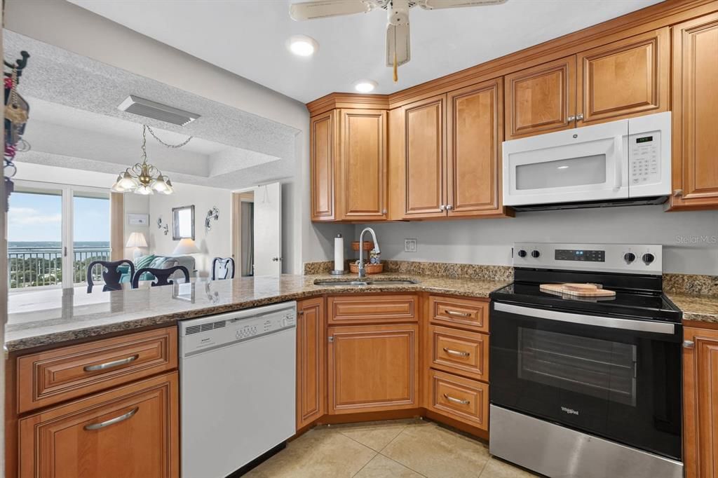 For Sale: $299,000 (2 beds, 2 baths, 1150 Square Feet)
