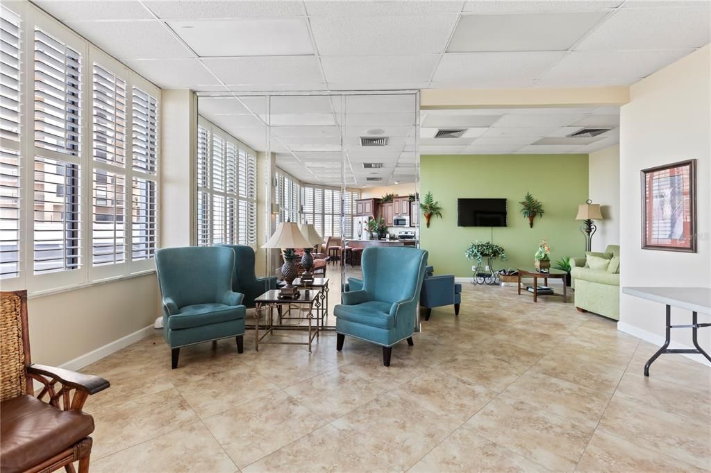 For Sale: $299,000 (2 beds, 2 baths, 1150 Square Feet)