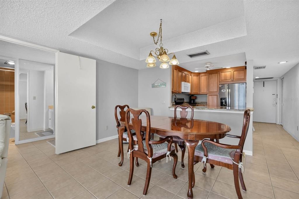 For Sale: $299,000 (2 beds, 2 baths, 1150 Square Feet)