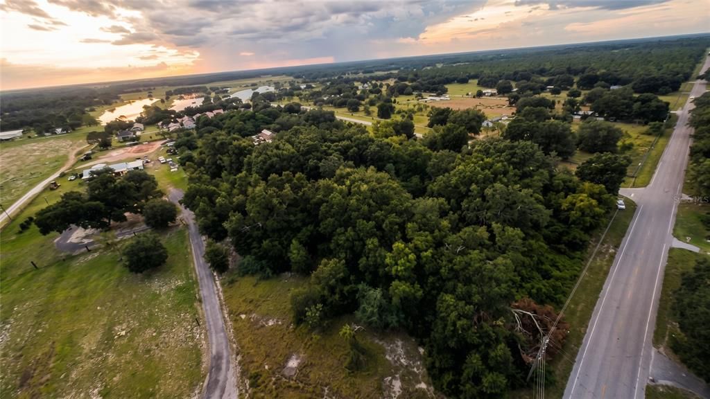 待售: $750,000 (4.58 acres)