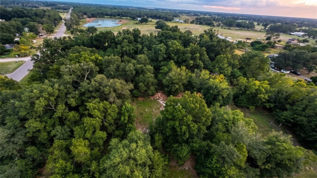 待售: $750,000 (4.58 acres)